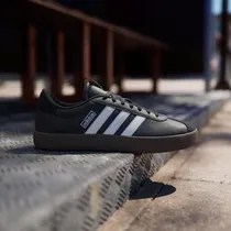 Tênis Adidas...