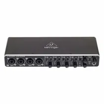 Behringer UM...