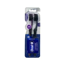 Cepillo Dental Oral B Advanced 5 Acciones Con Carbón Black 2 Piezas.