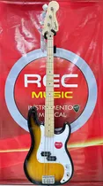  Fender Bass...