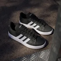  Tênis Adida...